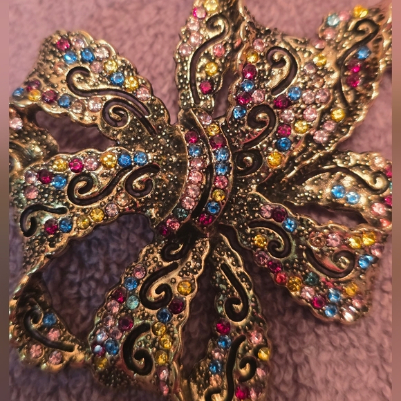 🆕️🎀RHINESTONE ENCRUSTED BOW BROOCH / PIN 🎀 - Picture 7 of 9